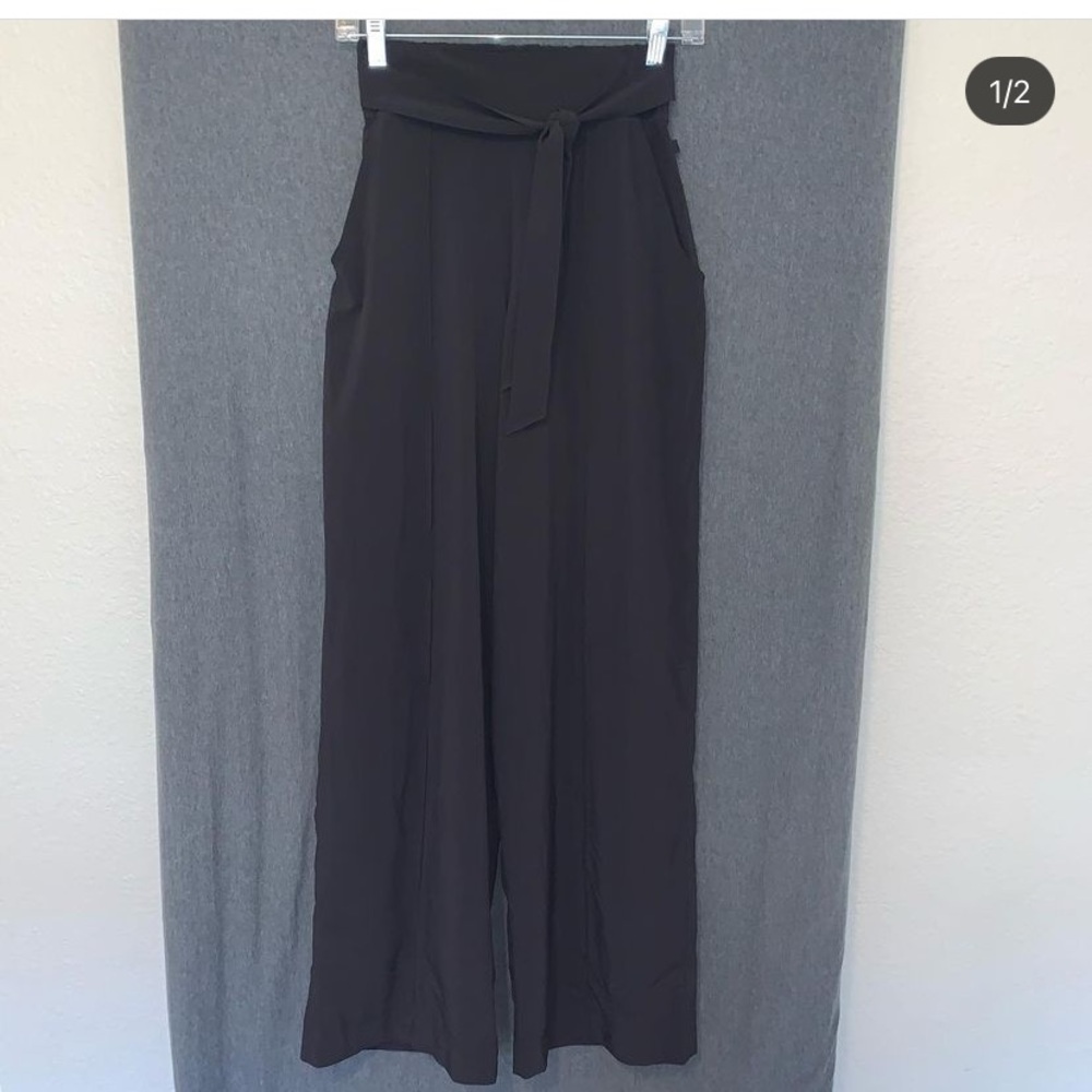 Lululemon noir pants. Worn once. Size 4